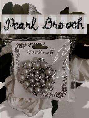 Chloe Accessory Silver Pearl Cluster Brooch